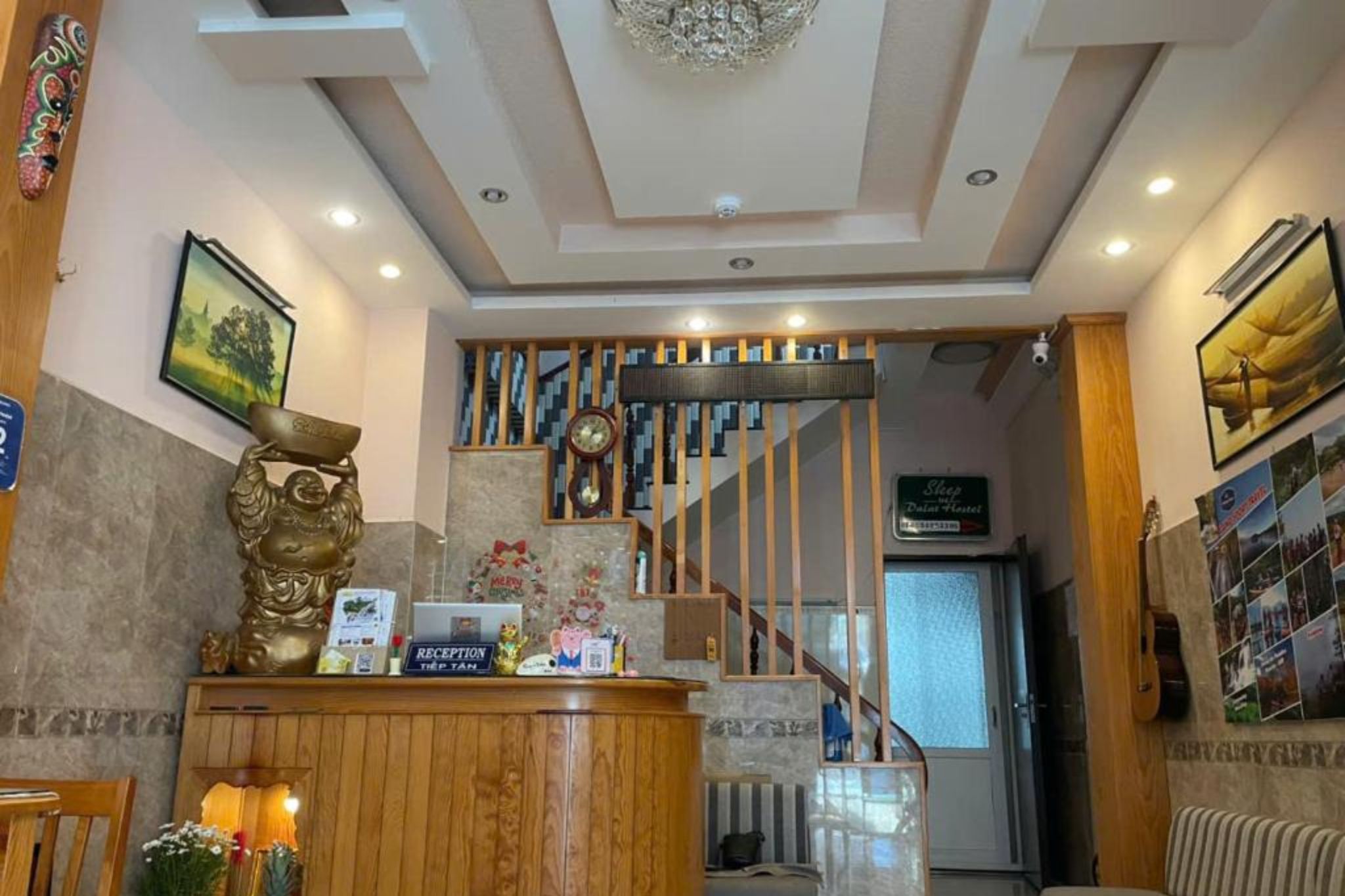 thiêt kế quầy lễ tân hostel 5